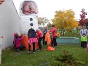 Převlékáme čarodějnici za Obří Halloweenskou mrkvodýni